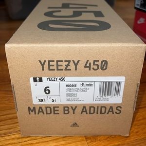 Yeezy 450’s black slate size 6 or women’s 7/7.5
